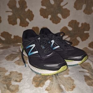 New Balance Men's Black Running Shoes with Blue Accents